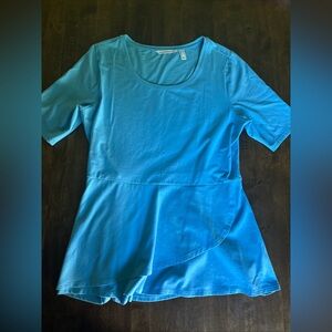 Isaac‎ Mizrahi Top Blouse Size M Artsy Blue Short Sleeve Flattering Comfy 💙